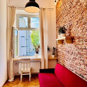 bohemian-apartment-in-center-of-kazimierz-district.krakowhotelspoland.com/